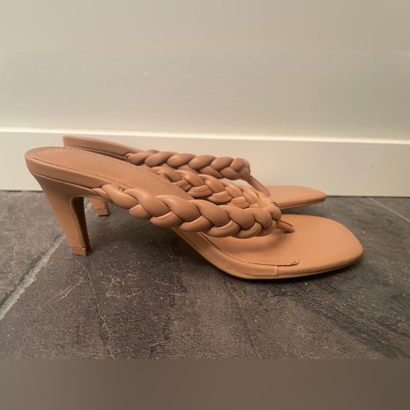 BCBG Génération Slip-On Heels - Sz 6 - Picture 2 of 6